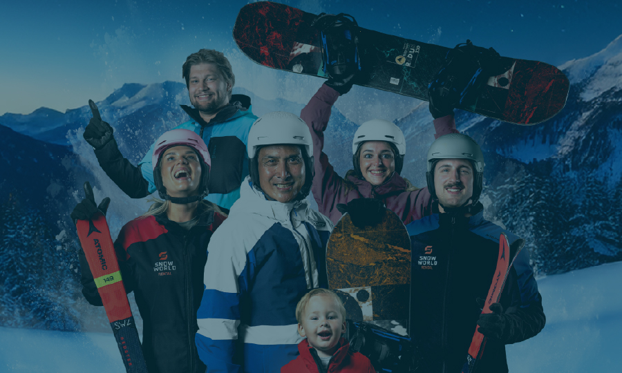 Blije familie in ski pak